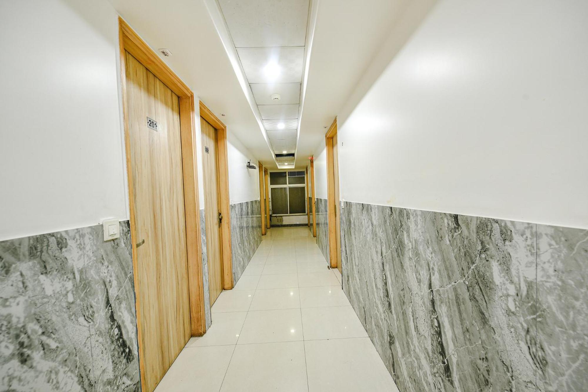 Fabhotel Aman Inn Near Igi Airport Нью-Дели Экстерьер фото